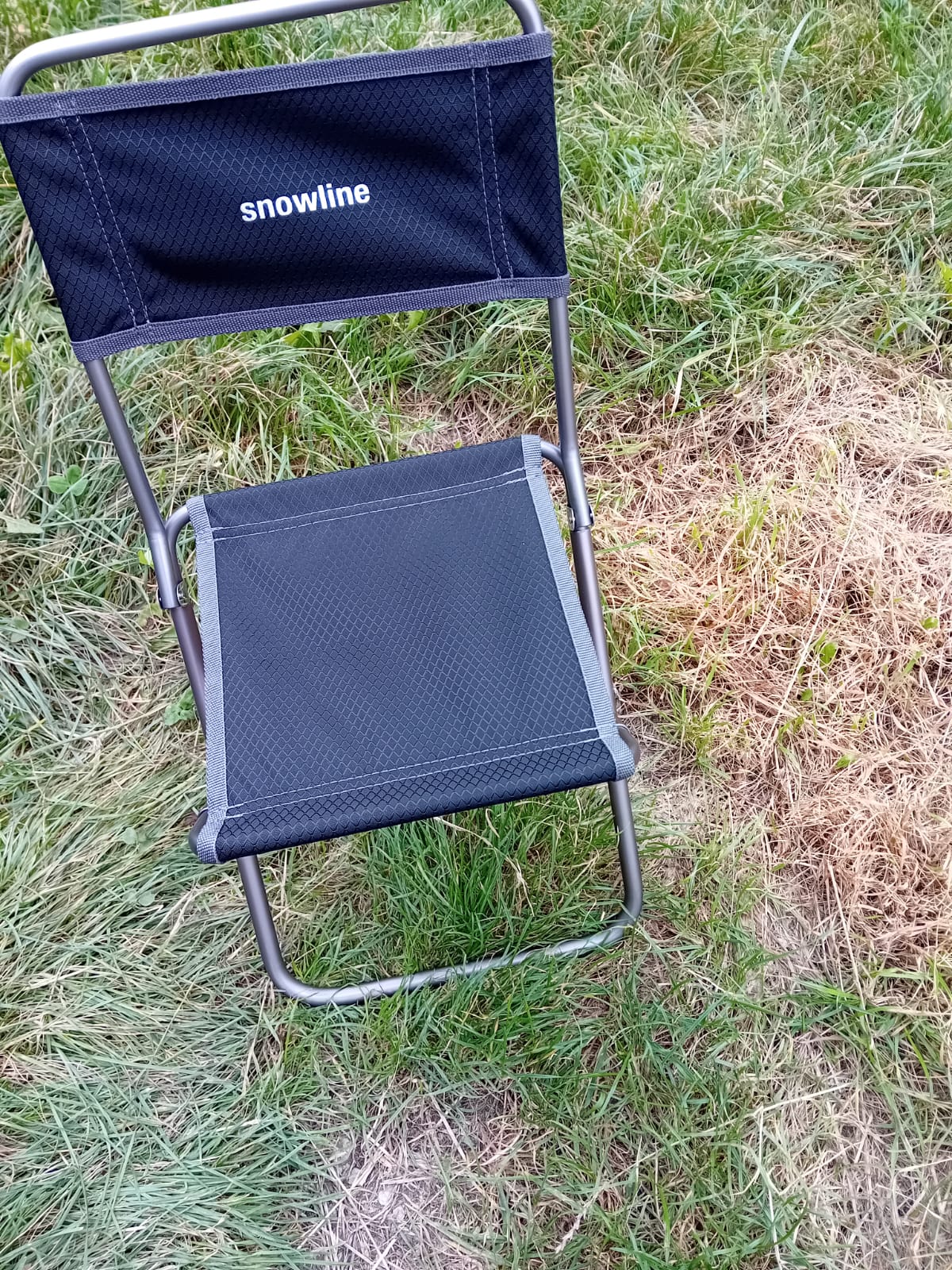 Stuhl auf Wiese