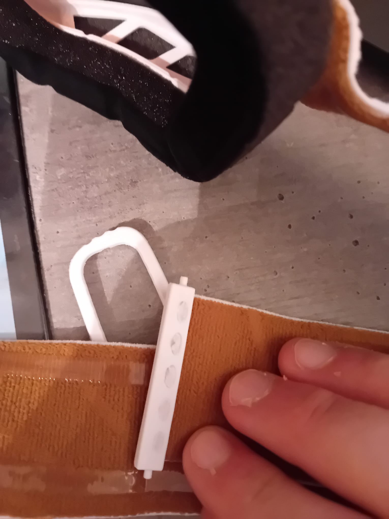 Plastikteil lösst sich schnell