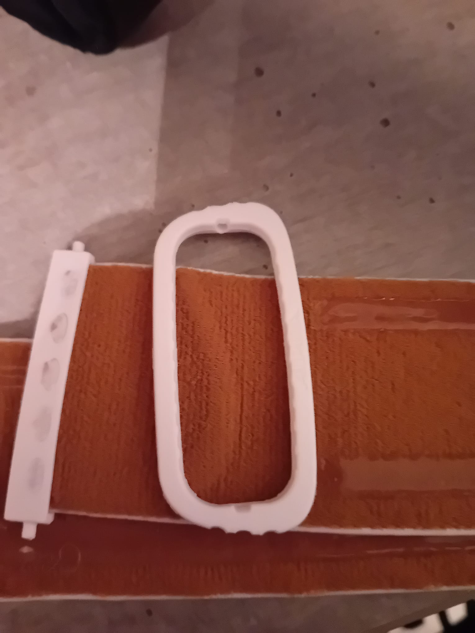 Plastikteil lösst sich schnell