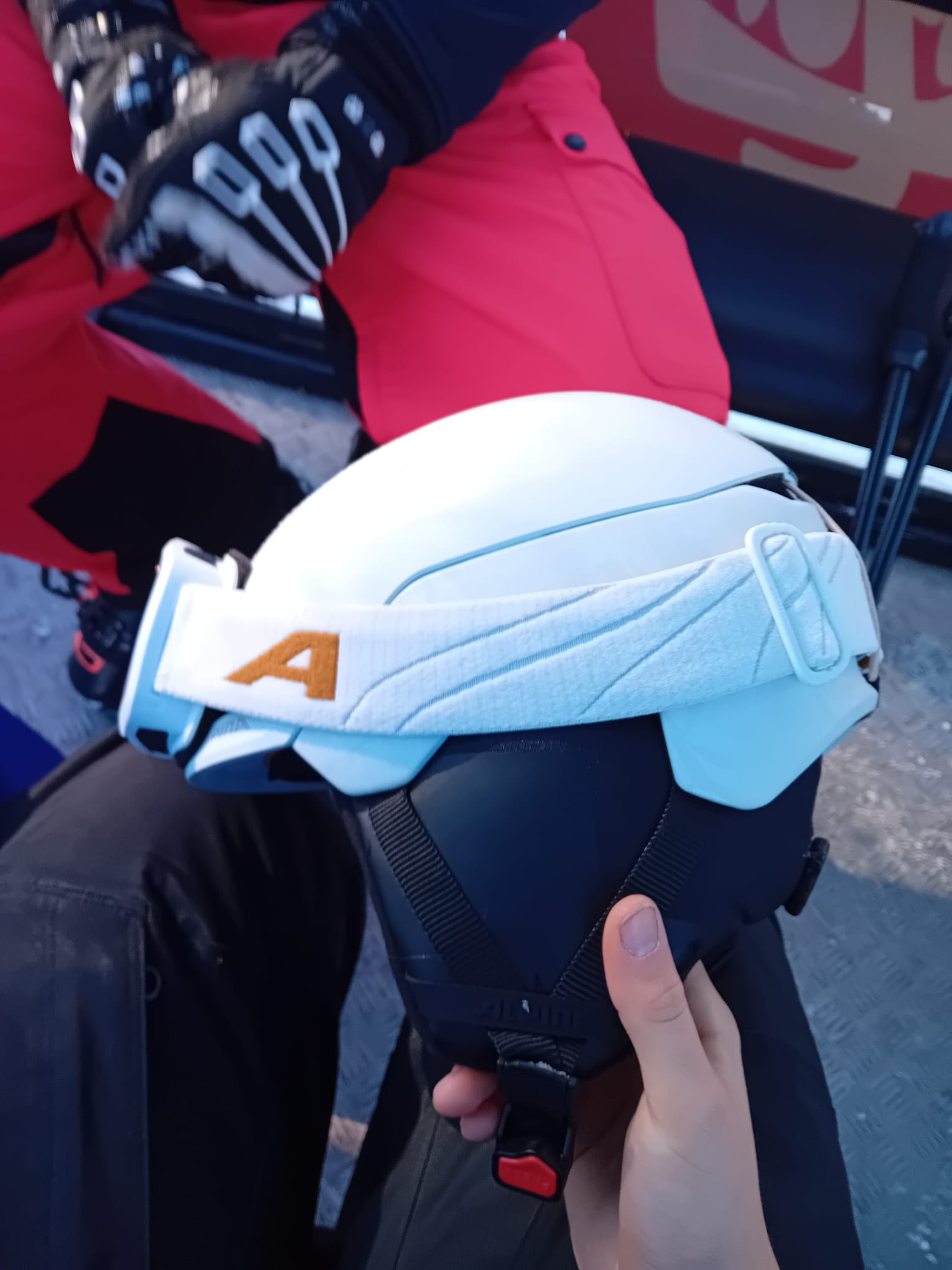 Helm mit Brille