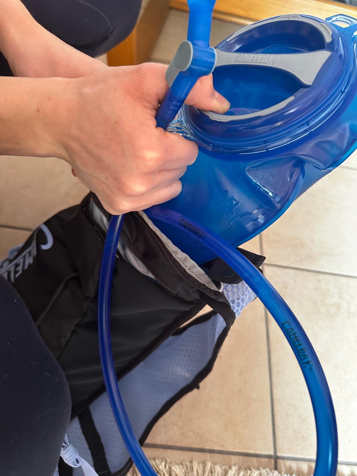 Trinkblase in Rucksack einpacken