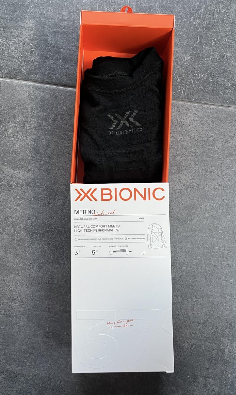 Schachtel geöffnet, Shirt noch drin