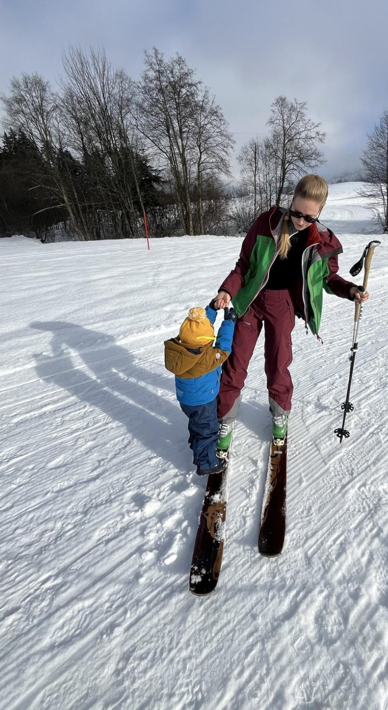blödeln mit Sohn während kurzer Pause