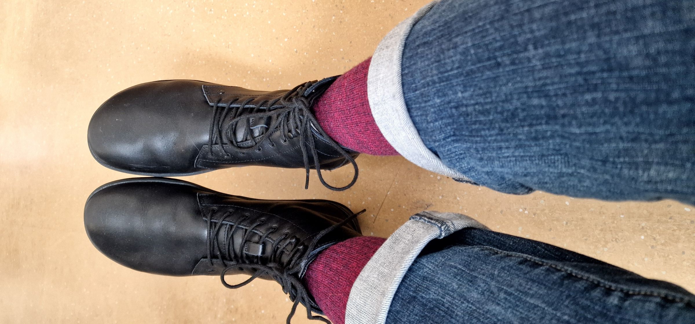 Mit den richtigen Socken behält man immer warme Füße ohne das Gefühl von Feuchtigkeit an den Füßen