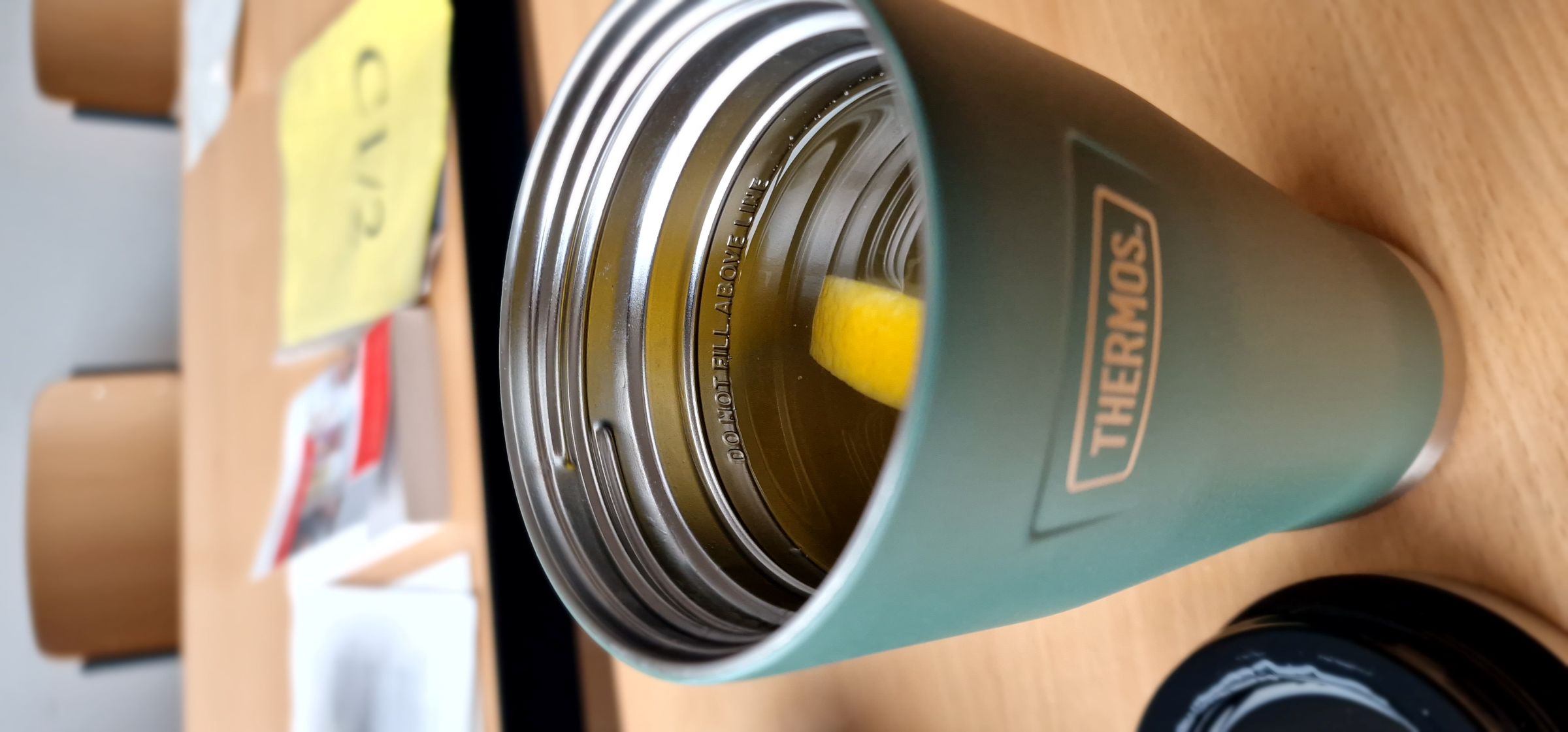 Der Becher auf der Arbeit