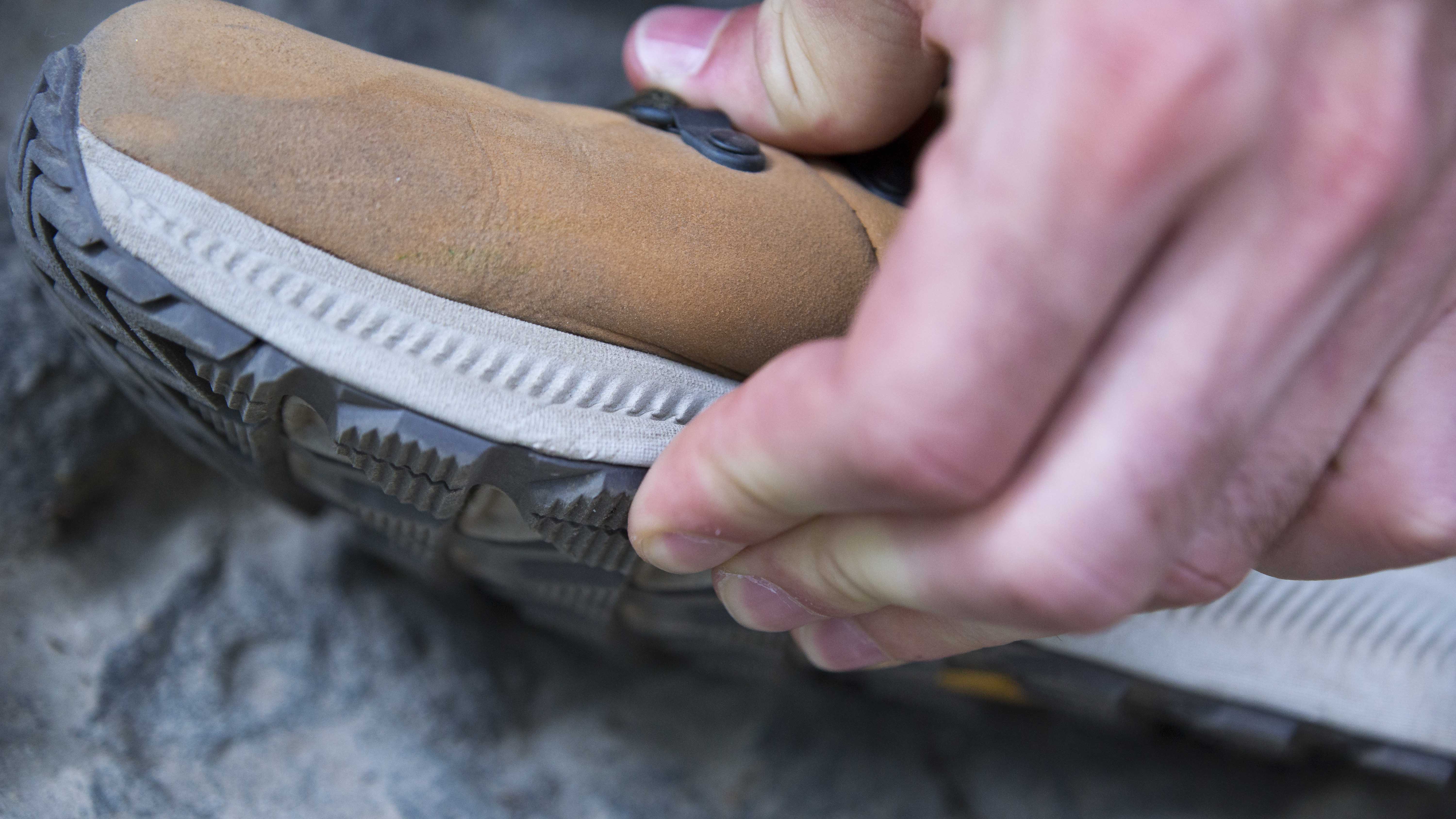 Nicht nur die Sohle, auch der Schuh selbst verformt sich stets