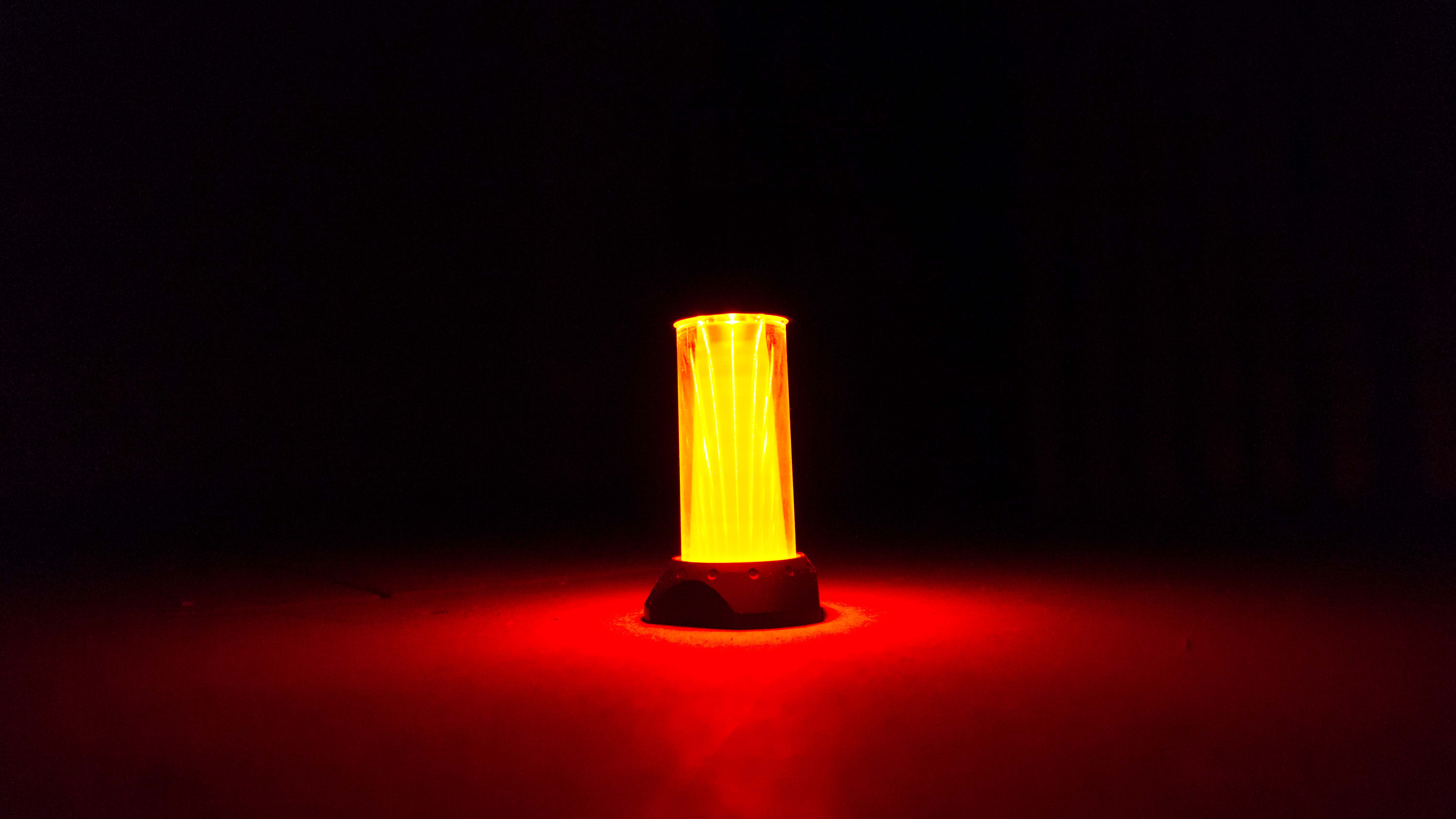 Rotes Licht statisch leuchtend mit 100% Leistung