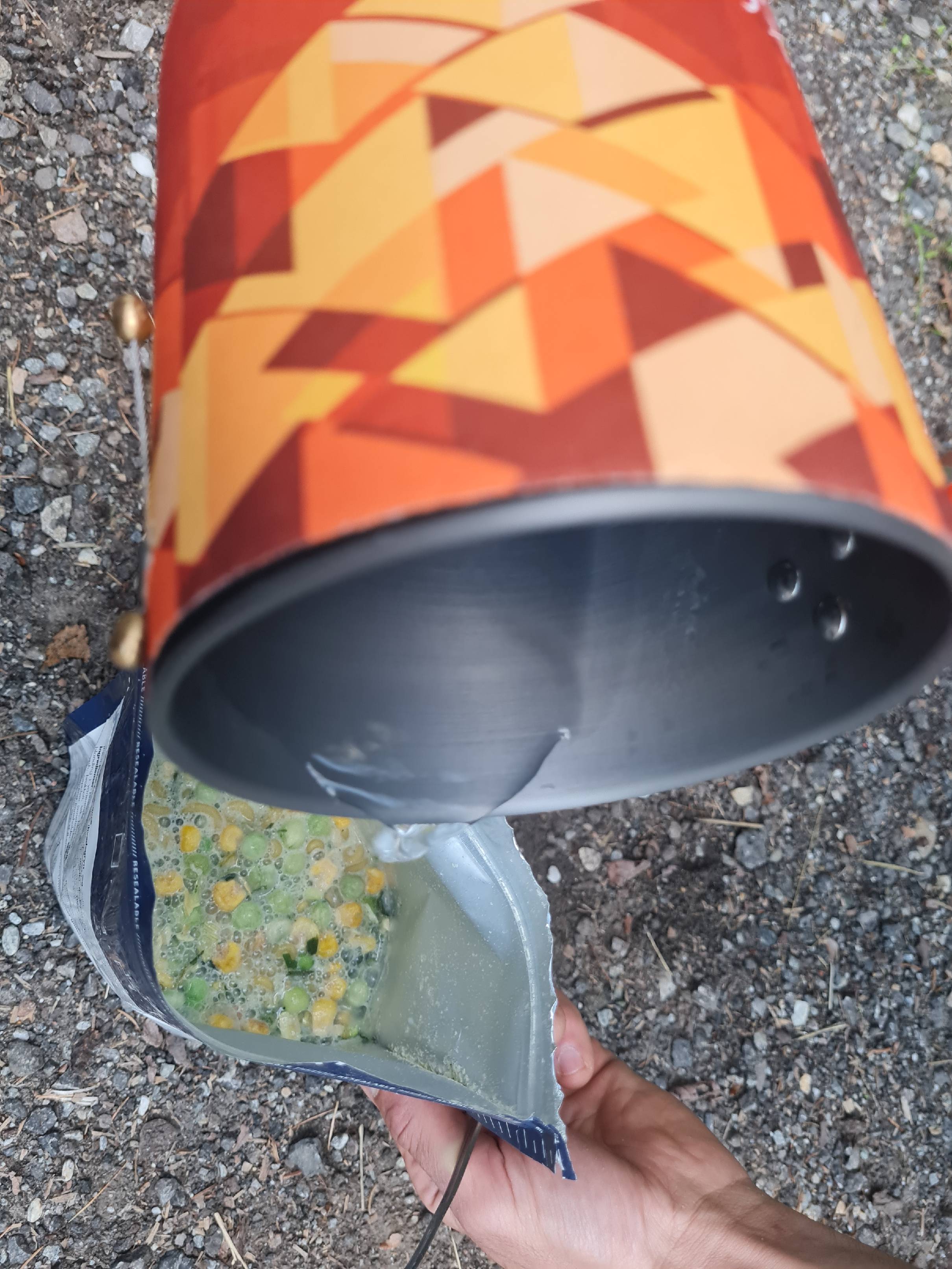 Auffüllen der Gemüsenudeln