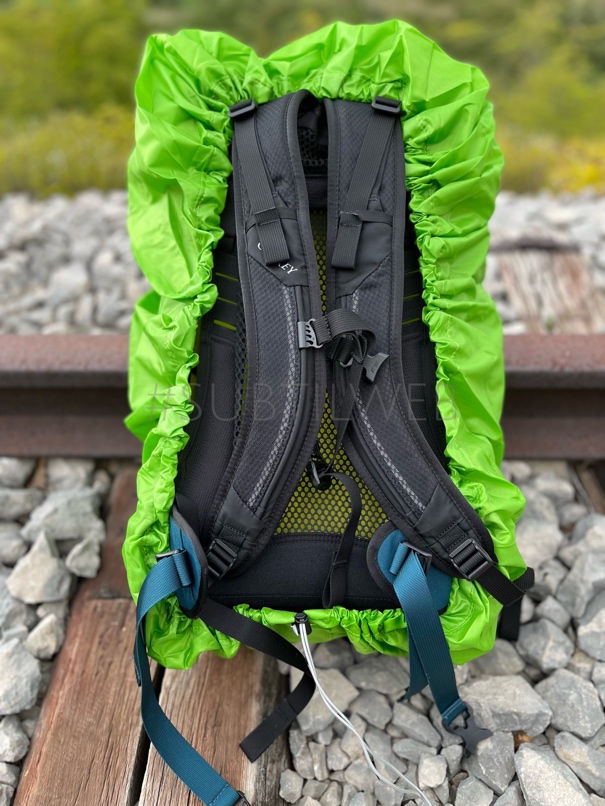 Regenüberzug von hinten