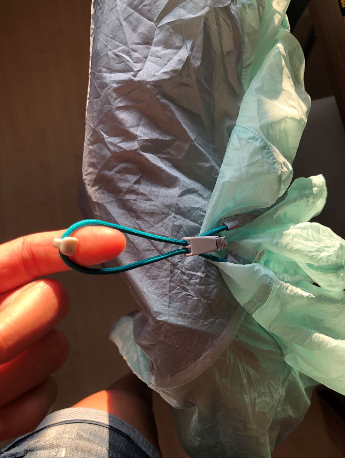 Einstellungsmöglichkeiten bei der Kapuze hinten mittig