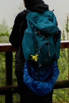 Regenhülle beim Wandern - Pause