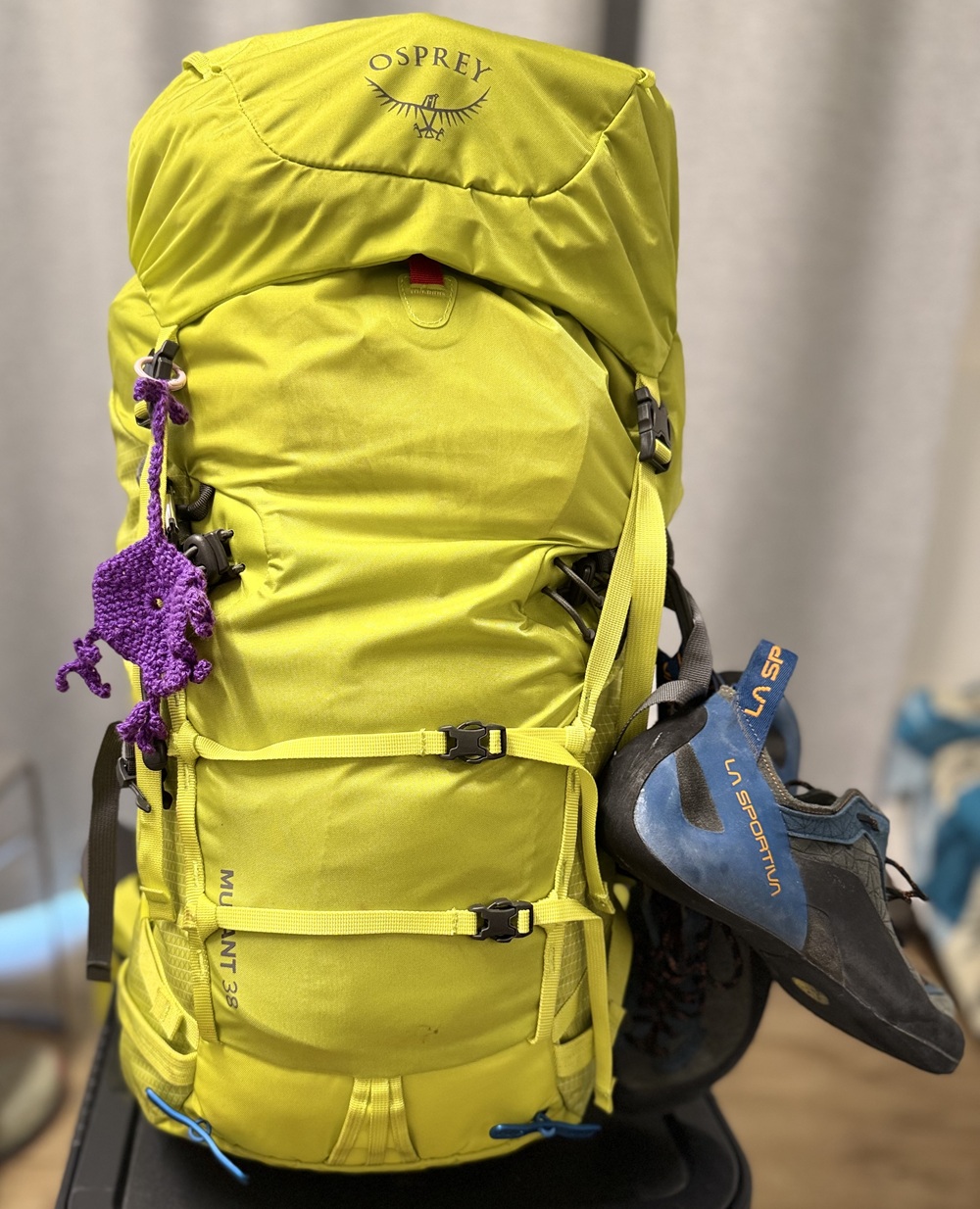 Osprey Mutant 38 mit Kletterschuhen – bereit für den nächsten Einsatz