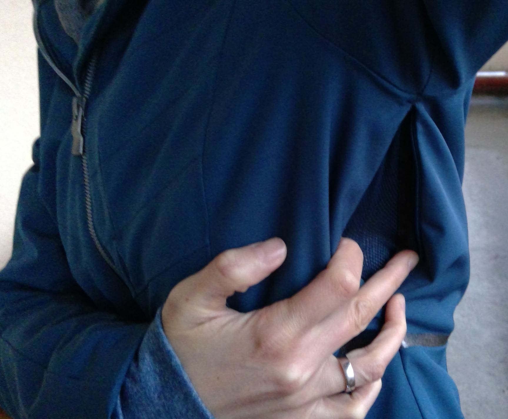 Ziener Tabina Skijacke: Belüftungsschlitz