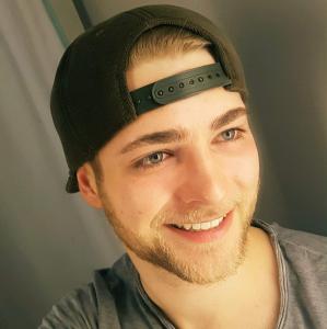 Profile picture for user marco5436