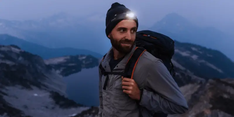 01_Mit einer guten Stirnlampe behältst du immer den Durchblick - wir erklären dir, worauf du beim Kauf achten musst_BioLite_min