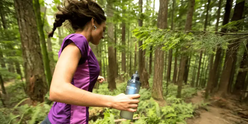 04_Die Kombi aus Wasserfilter und Softbottle wiegt nur 89 Gramm - perfekt für alle, die Wert auf geringes Gewicht legen_LifeStraw_min