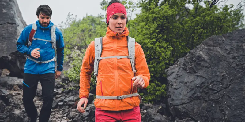 05_Um den sogenannten Wetting-Out-Effekt zu verhindern solltest du deine Outdoor-Bekleidung regelmäßig imprägnieren_Vaude-min