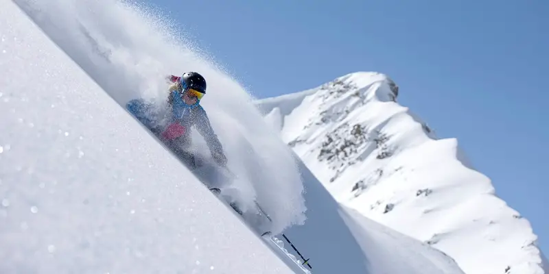 06_Freetourer eignen sich perfekt für die Abfahrt im Powder_Hansi Heckmair_Ortovox-min