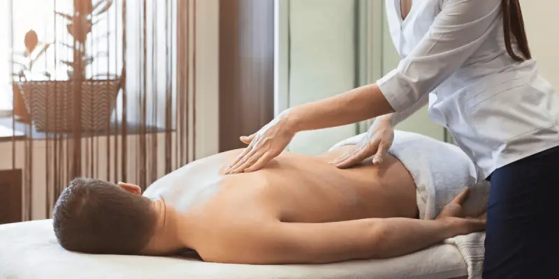 07_Eine Massage hilft deinen Muskeln dabei sich schneller und effektiver von der Belastung im Training zu erholen