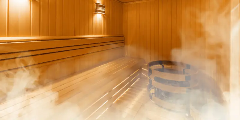 11_Ein Besuch in der heißen Sauna lockert deine Muskeln und ist Entspannung für Körper und Geist