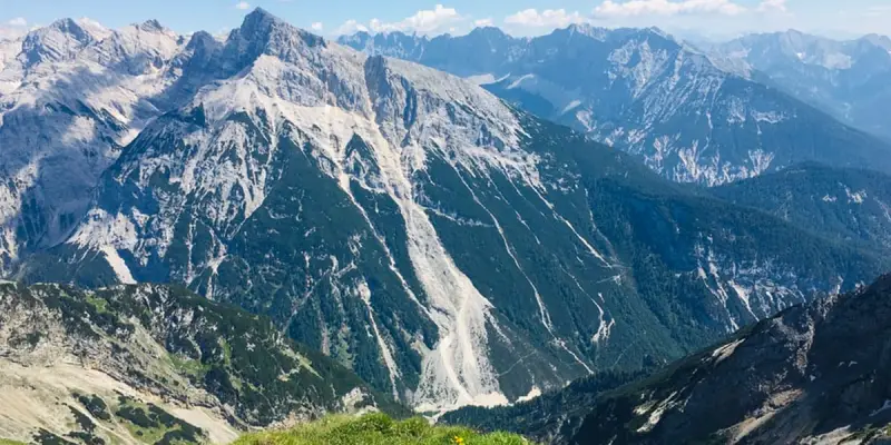 3_Panoramablick vom Mittenwalder Höhenweg_Klettersteig in Bayern-min