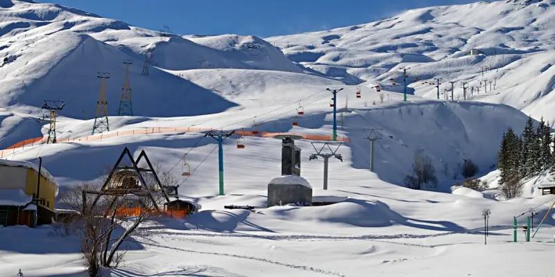 6_Skifahren im Iran - das Dizin Ski Resort bietet dir sichere Schneeverhältnisse. -min