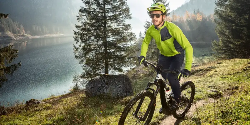 Mit der richtigen Ausrüstung macht die MTB-Tour erst richtig Spaß. Und vor allem passende MTB-Schuhe tragen ihren Teil dazu bei. Foto: Löffler