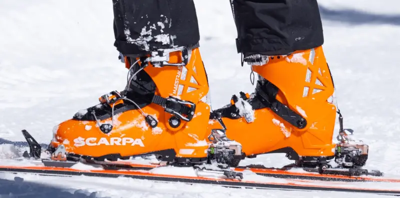 Skischuhpflege - egal ob normaler Skischuh oder Skitourenschuh.