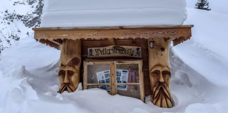 Wettersteinhütte im Winter , Leutaschtal