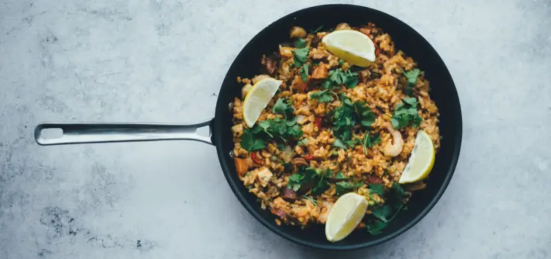 4_High Carb in Form von ballaststoffreichen Vollkornprodukten fördern dein Leistungsniveau. Foto: unsplash.com