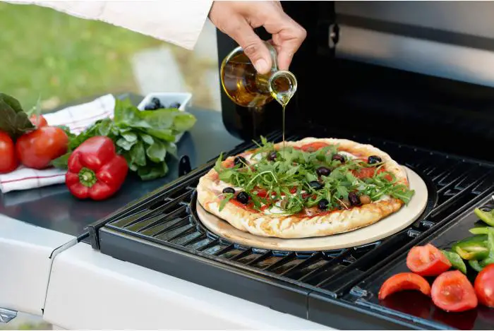 Grill Italia: Der Pizzastein macht`s italienisch