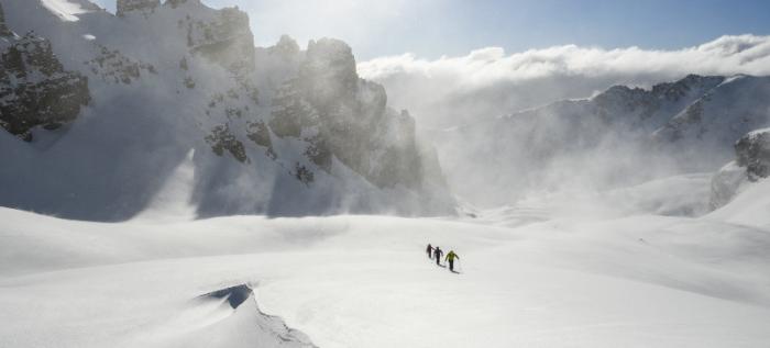 Einsame Skiwanderungen in unberührten Landschaften - darum geht's bei Skitouren.