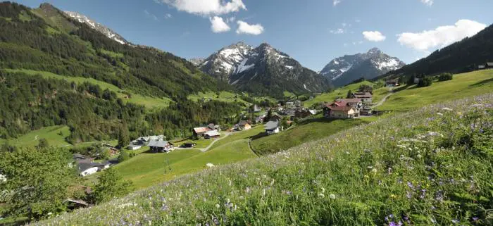 Ruhe und Entspannung findet man im Kleinwalsertal. Foto: KWT/Dominik Berchtold