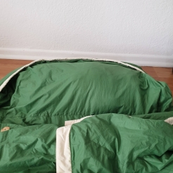 Kopfbereich mit gefülltem Kopfkissenfach