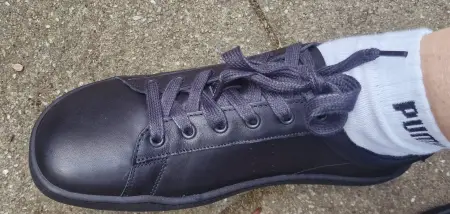 Sehr schmal geschnittener Barfußschuh mit schmaler Siluette.