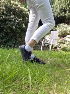 Auf weichen Untergründen läuft sich der Schuh wie auf Wolken, Kopfsteinpflaster dagegen ist schon anspruchsvoll.