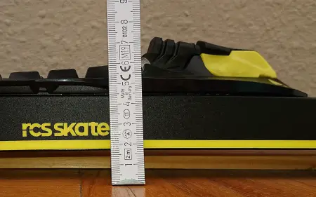 Ski und Maßstab