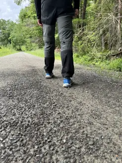 Beim Wandern mit Laufschuhen