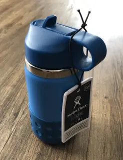 Etikett noch an der Flasche dran