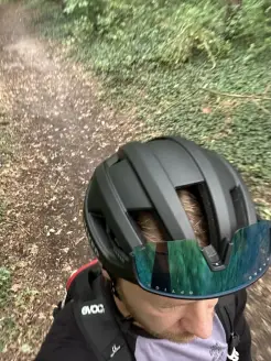 Fahrt mit Brille am Helm