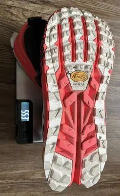 beide Schuhe gleichzeitig gewogen, Sohle erkennbar benutzt aber der Dreck fällt nicht ins Gewicht