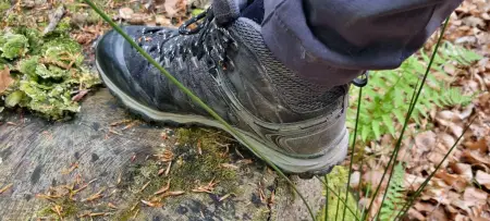 Auch bei Hindernissen hält die Schnürung