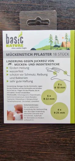 Das Briefchen mit den Pflaster hat eine gute Größe und lässt sich unterwegs gut mitführen. Auch sind alle wichtigen Informationen auf einen Blick auf der Vorderseite aufgedruckt.