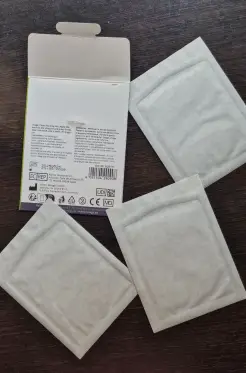 Jede Pflastergröße hat ihr eigenes Schutztütchen, hinten aus Papier.
