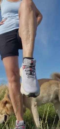 Die frische Farbe macht den Schuh zu einem modernen Sommerbegleiter.