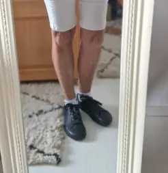 Auch in anderen Farben sieht der Sneaker echt stylisch aus. Aber Schwarz passt nun mal zu allen Farben.