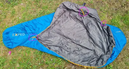 Schlafsack ausgebreitet auf wiese